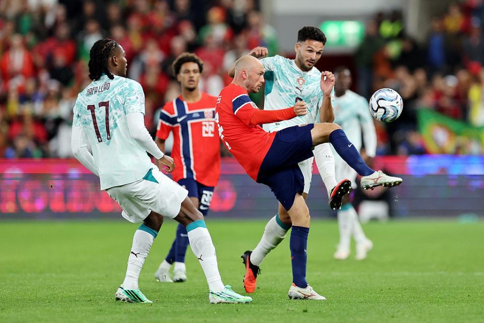 专业共同提升用户的移动互联网体验。服务